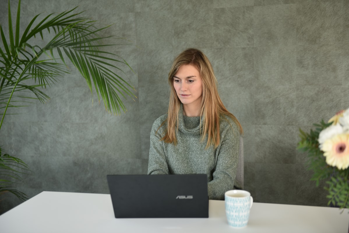 Elena Ruiz, Editorial Manager